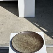 Plat en céramique vert indonésien D:26,5