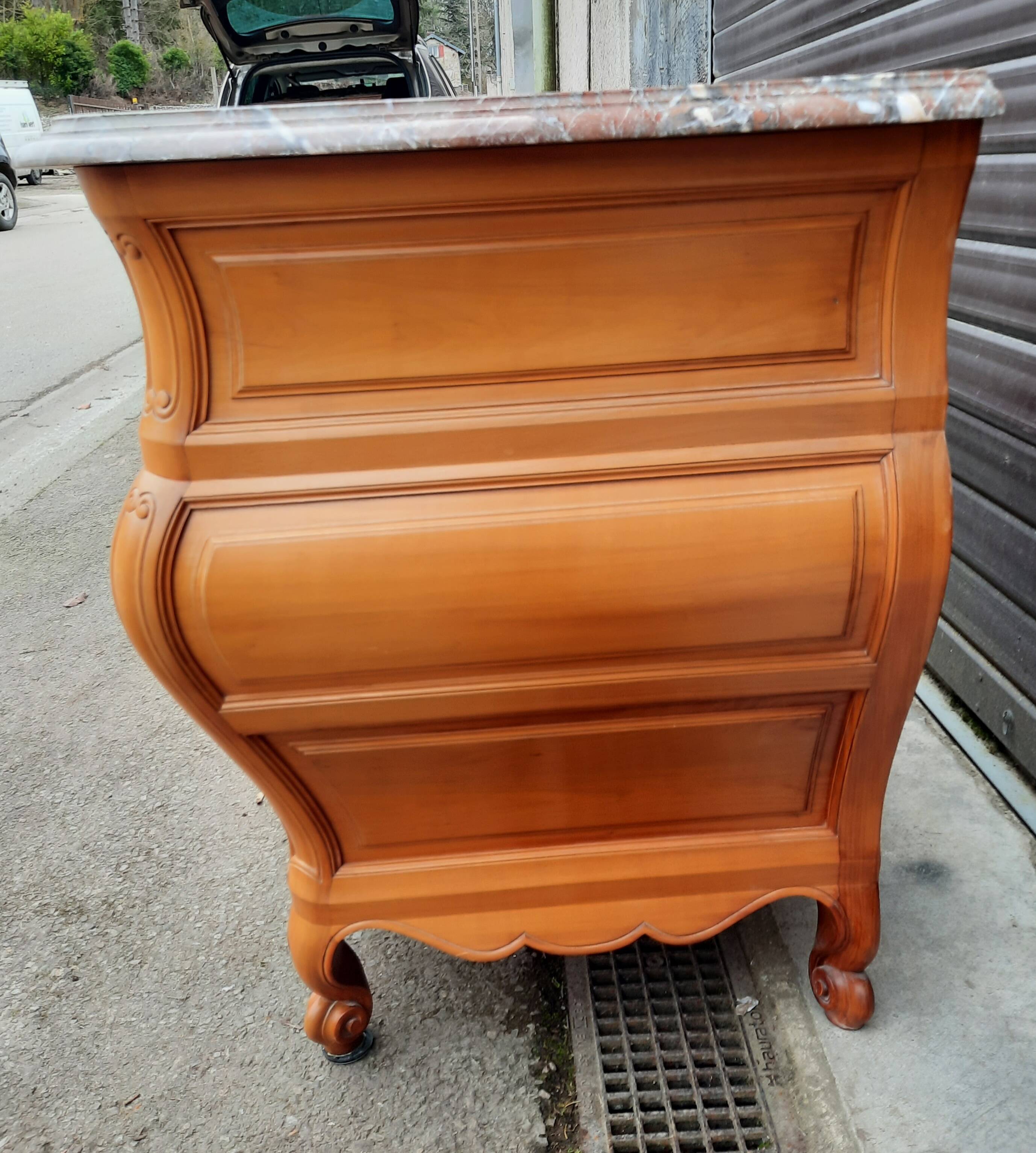 Important Louis XV chest of drawers