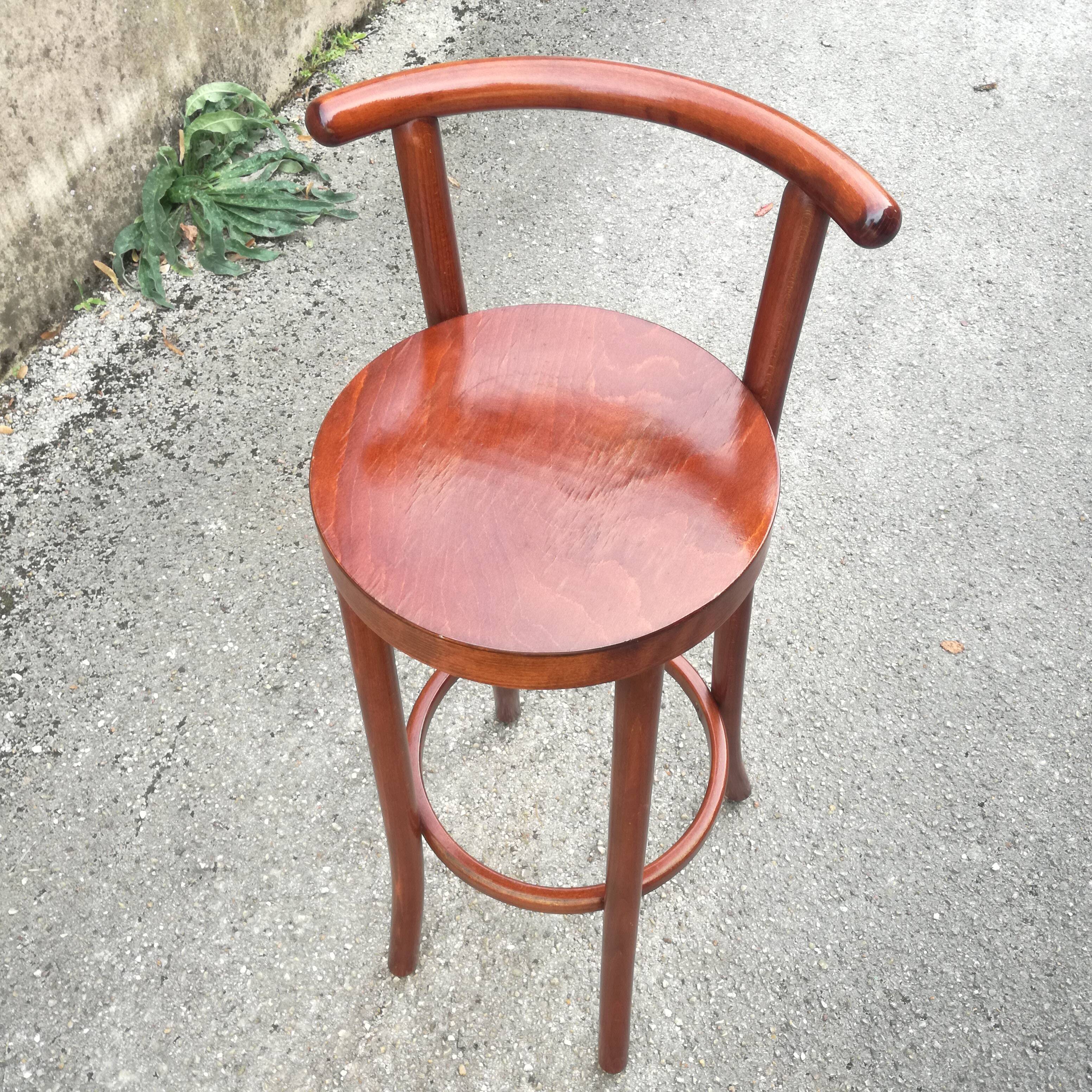 Curved wooden bar high chair