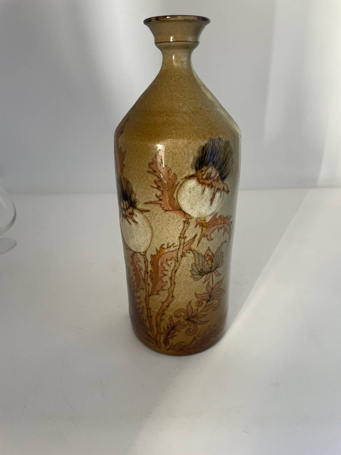 Large soliflore, vase with thistles.