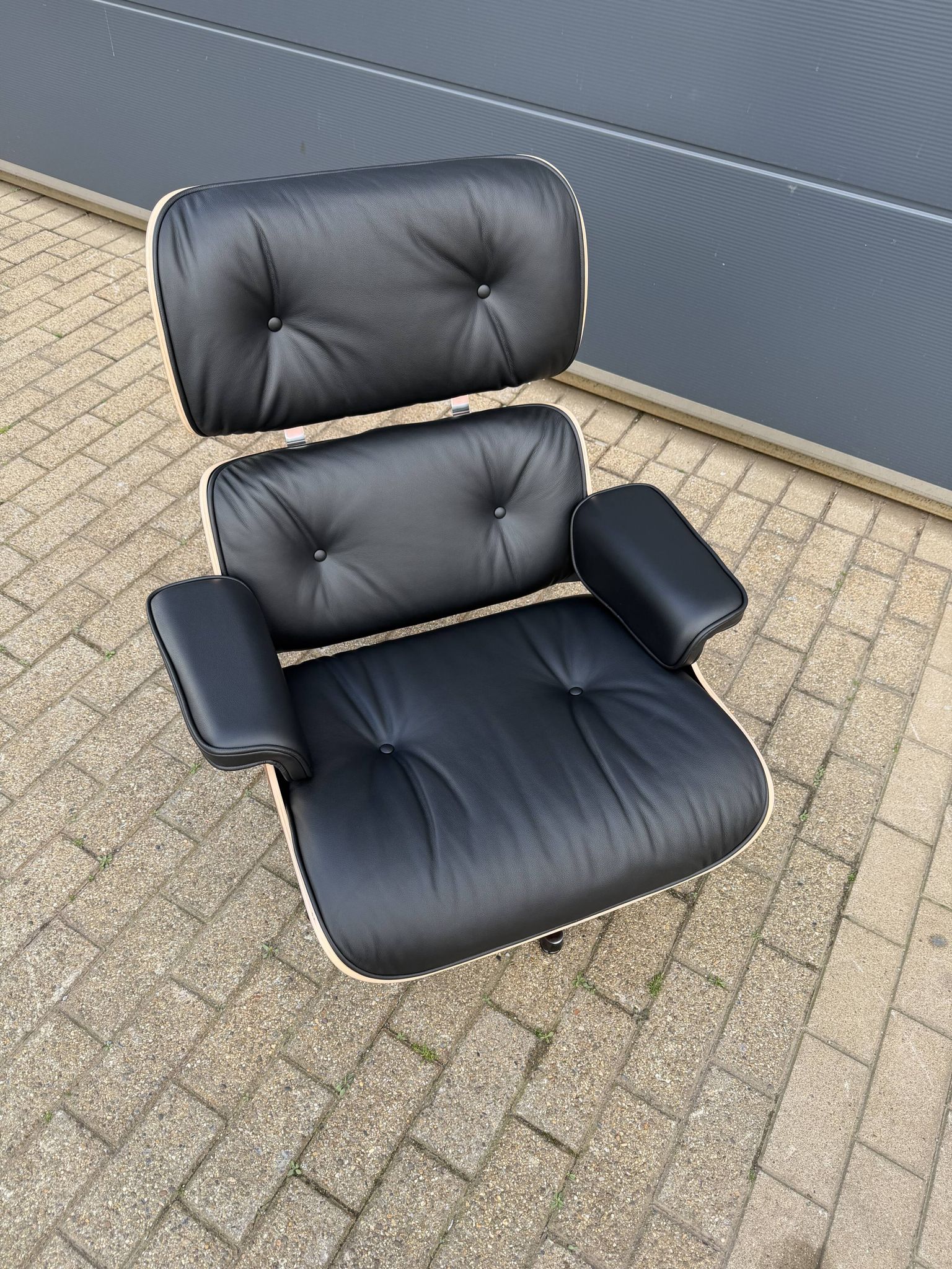 Vitra Eames Lounge chair XL + Ottoman, Zwart leder & Santos Palissander