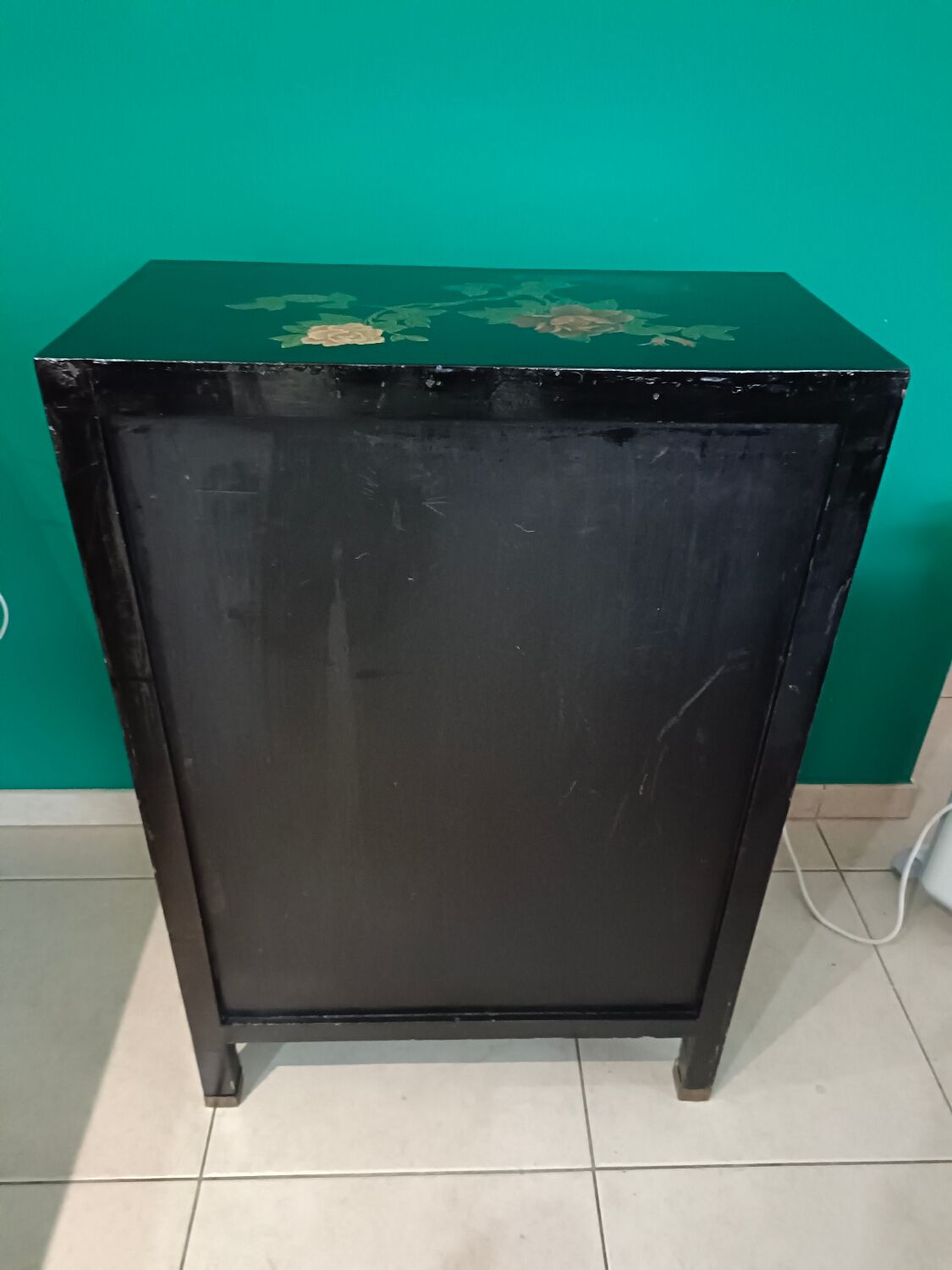 Chinese sideboard lacquered and hand painted