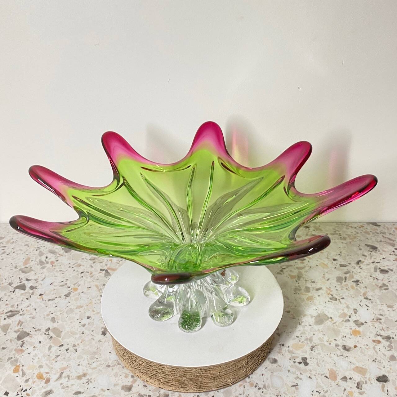Sunburst shaped Murano centerpiece in lime green & fushsia  - Sommerso