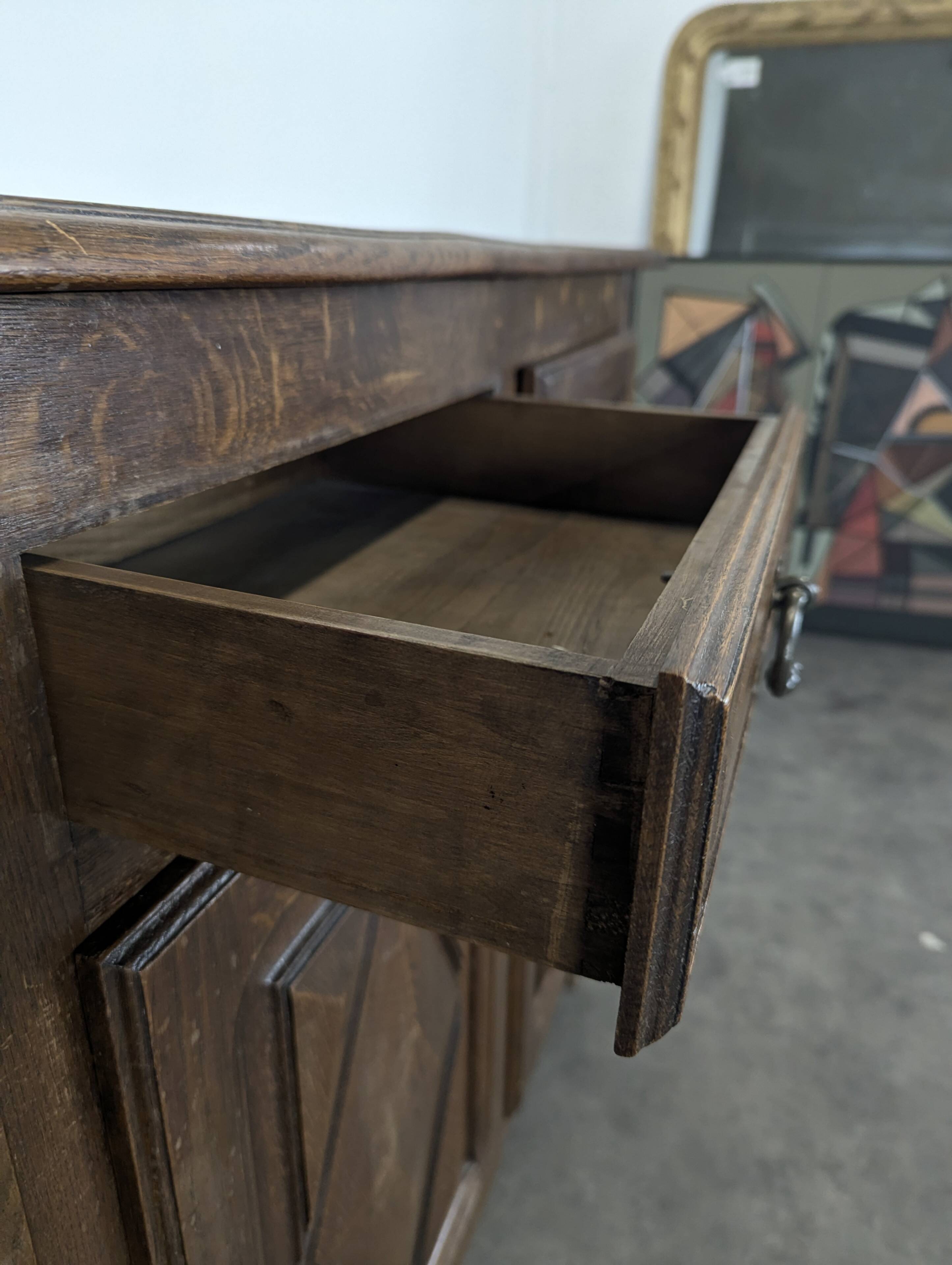 Buffet en chêne dans l'esprit de Dudouyt