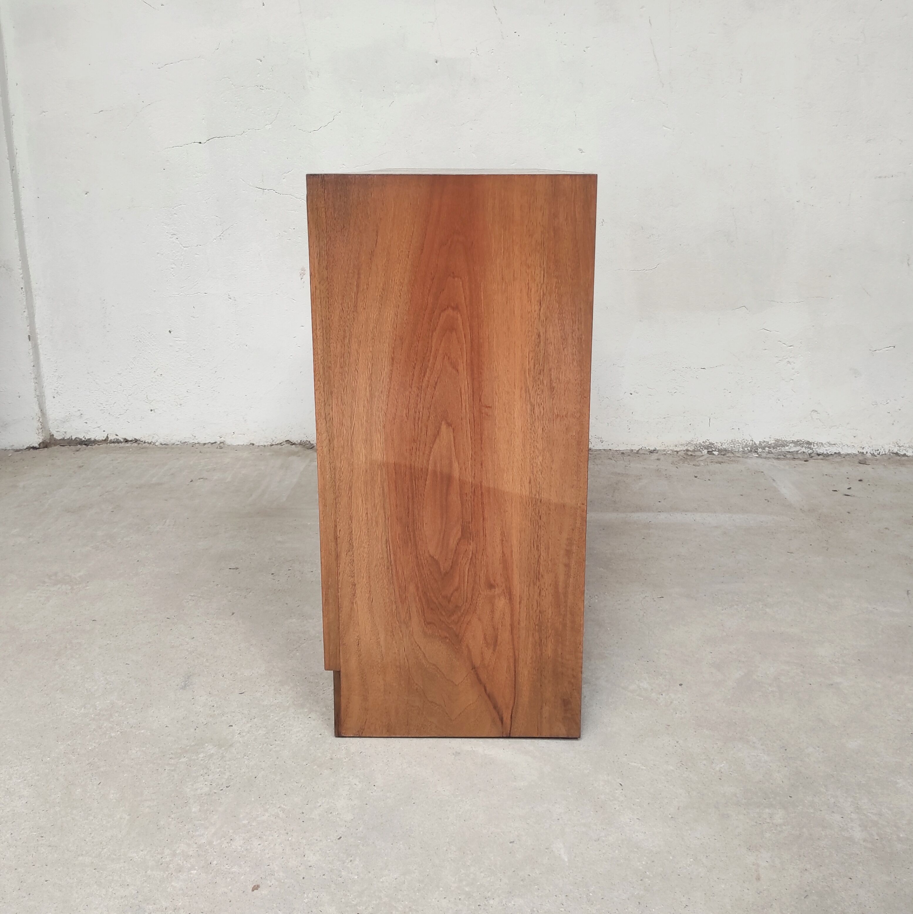 Showcase sideboard 2 doors, 1960