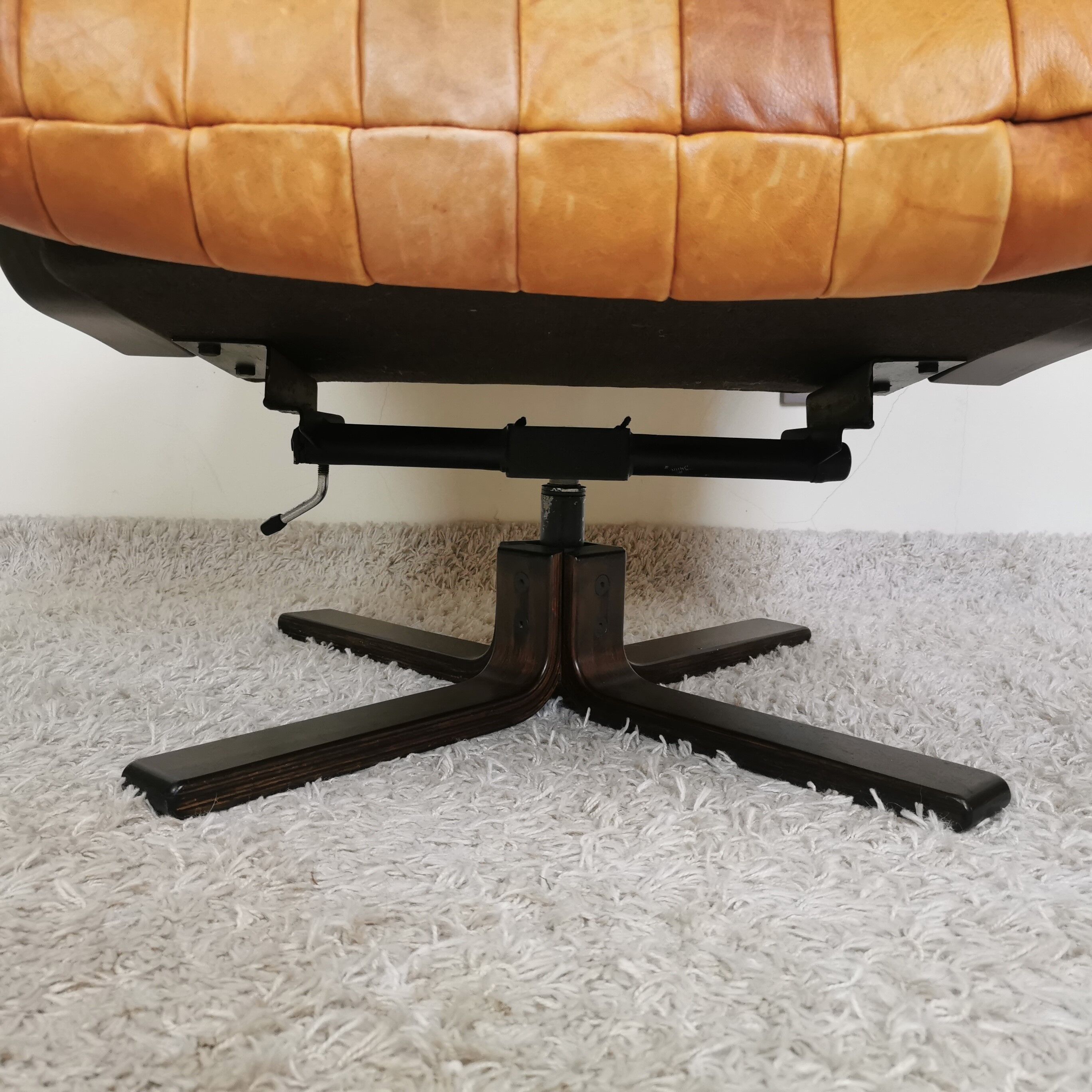 Fauteuil pivotant cuir scandinave