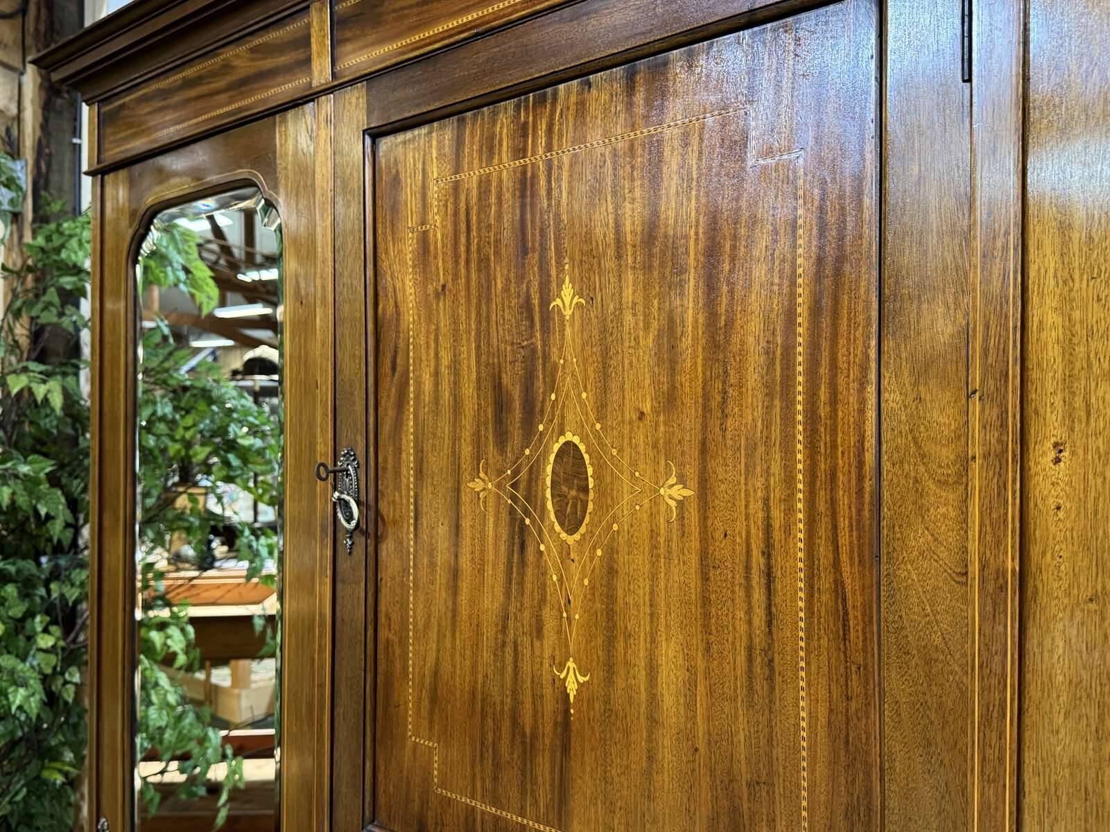 Armoire dressing anglaise en acajou 19ème