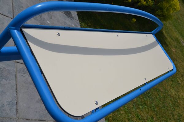 Etagère et patères d'école sur roulettes