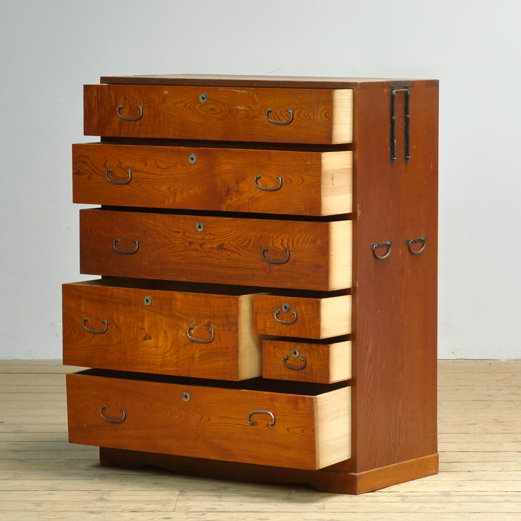Commode Tansu japonaise, vers 1910