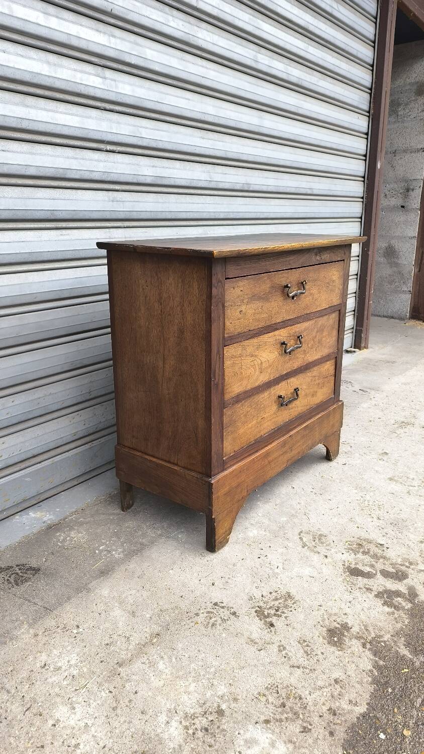 Rustic chest of drawers in solid oak 1950