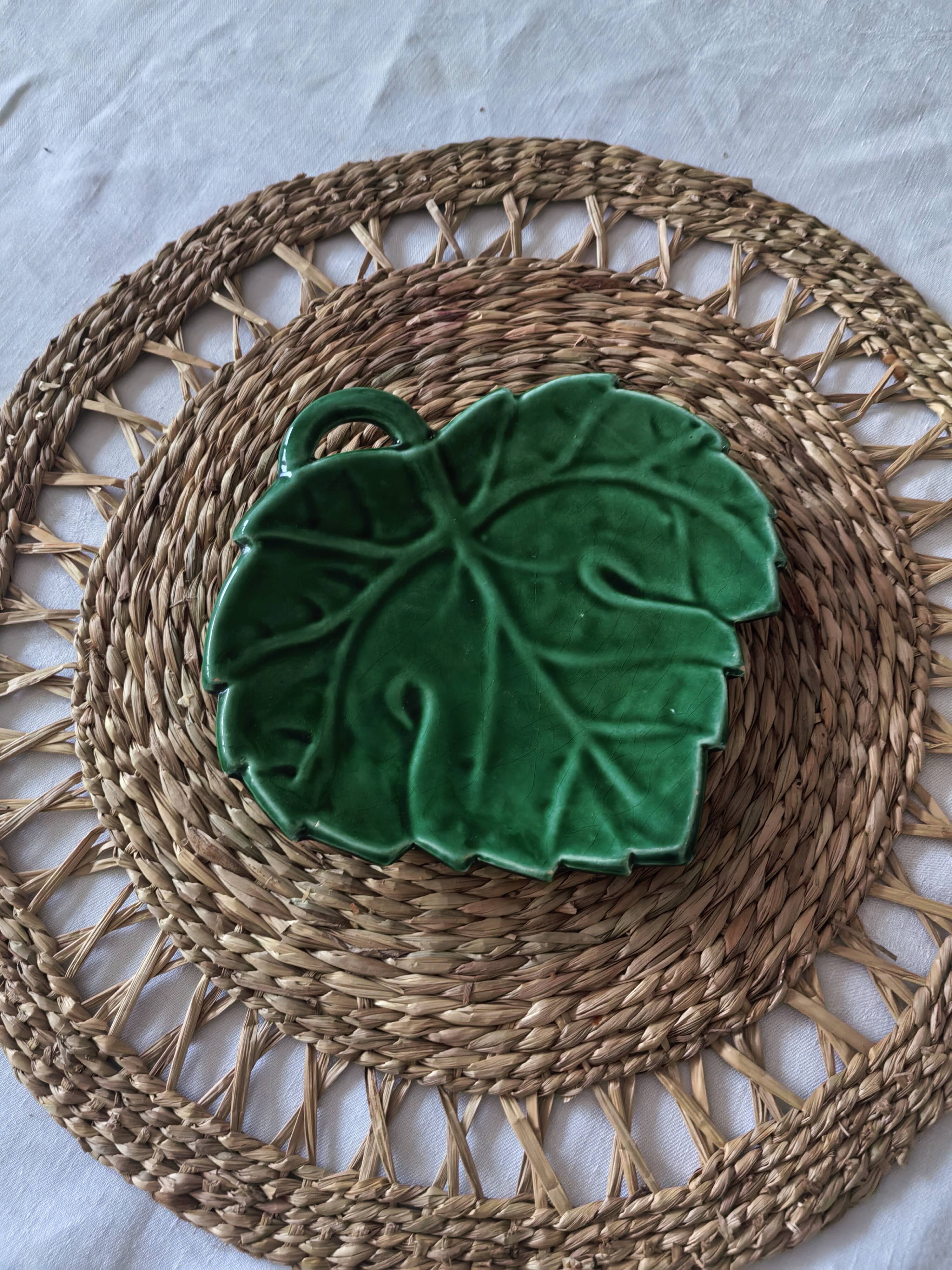 Vine leaf catch-all in Vallauris barbotine Lunetta.