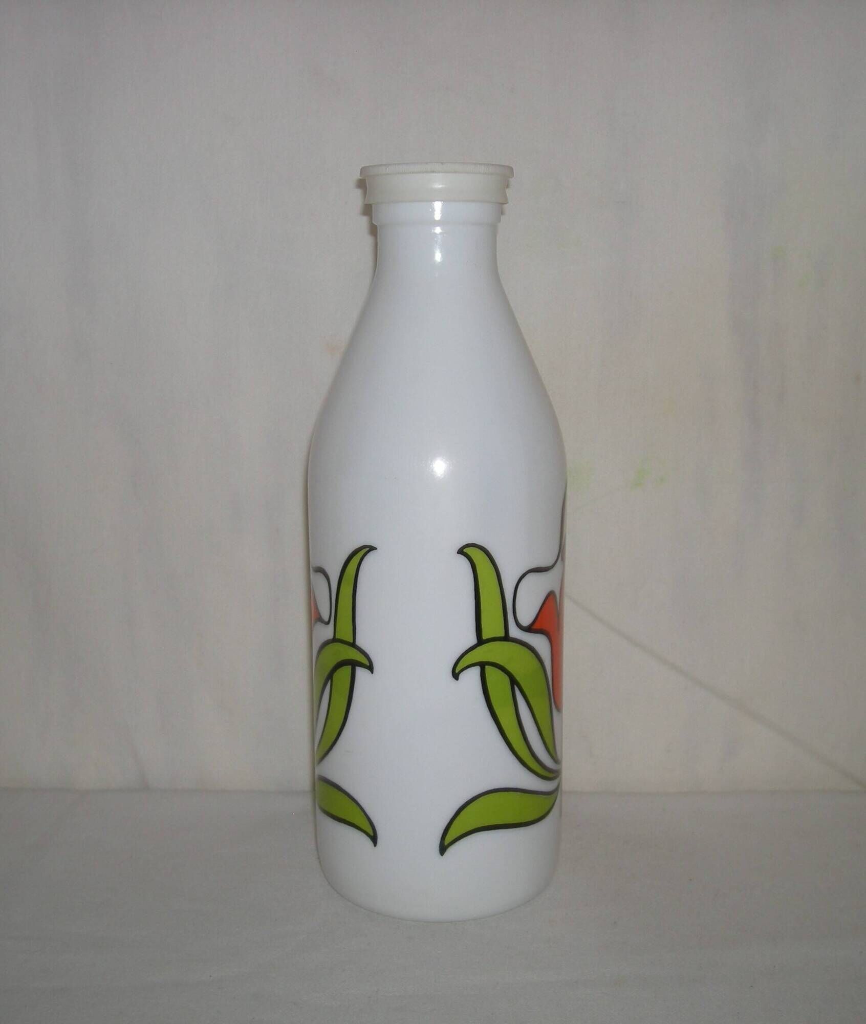 Opaline milk bottle Egizia Italy from the 1970s.