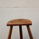 Tabouret brutaliste tripode