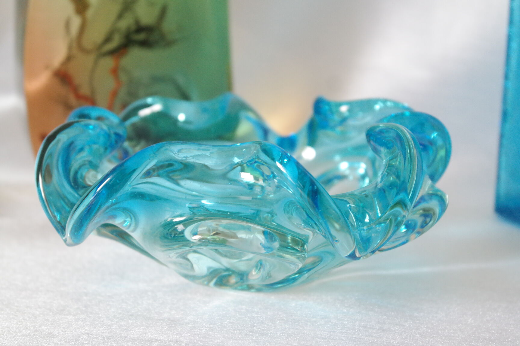 Empty pocket corolla in vintage azure blue Murano glass