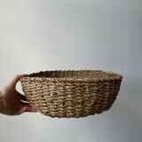Woven basket basket.