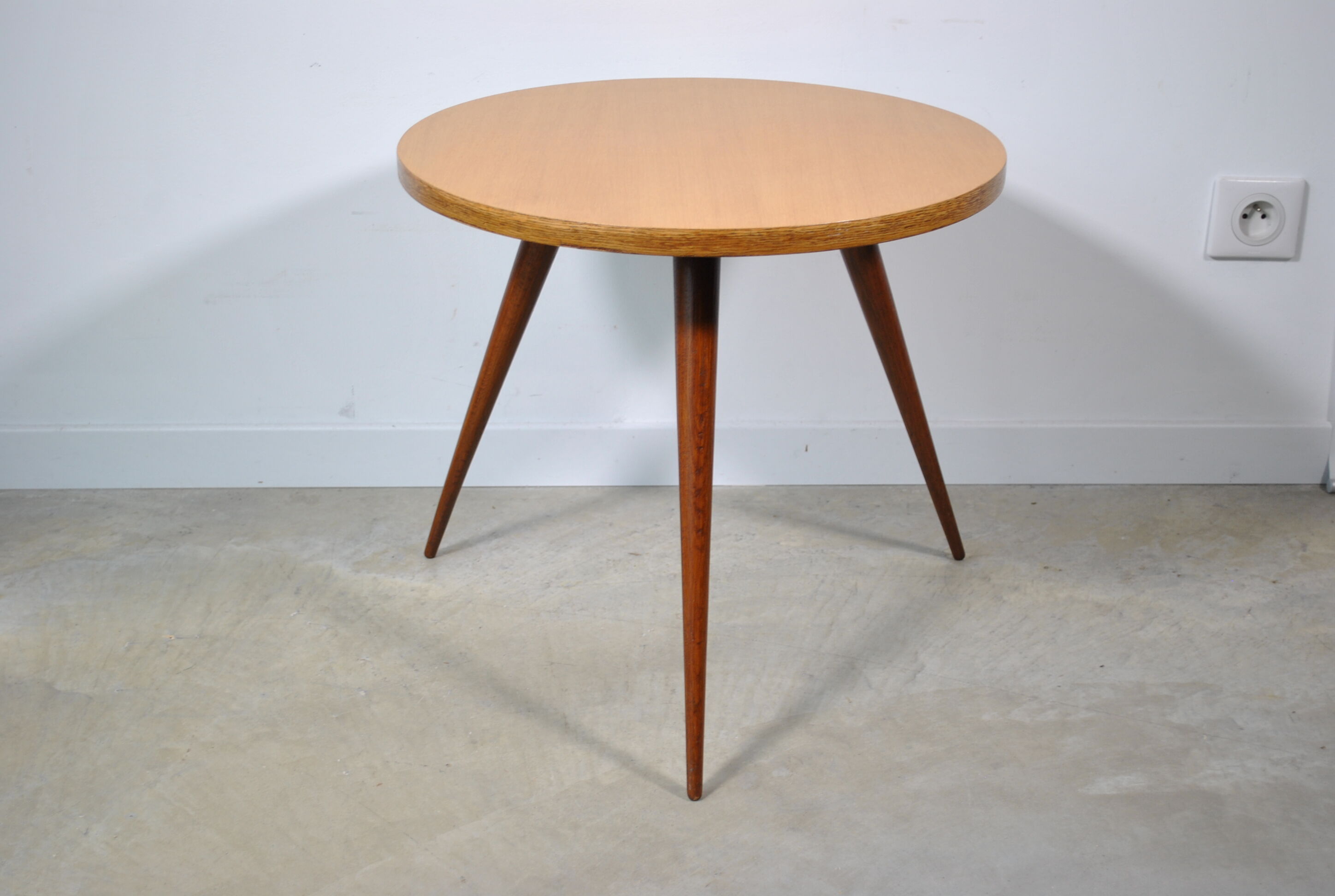 Table basse tripode 1960