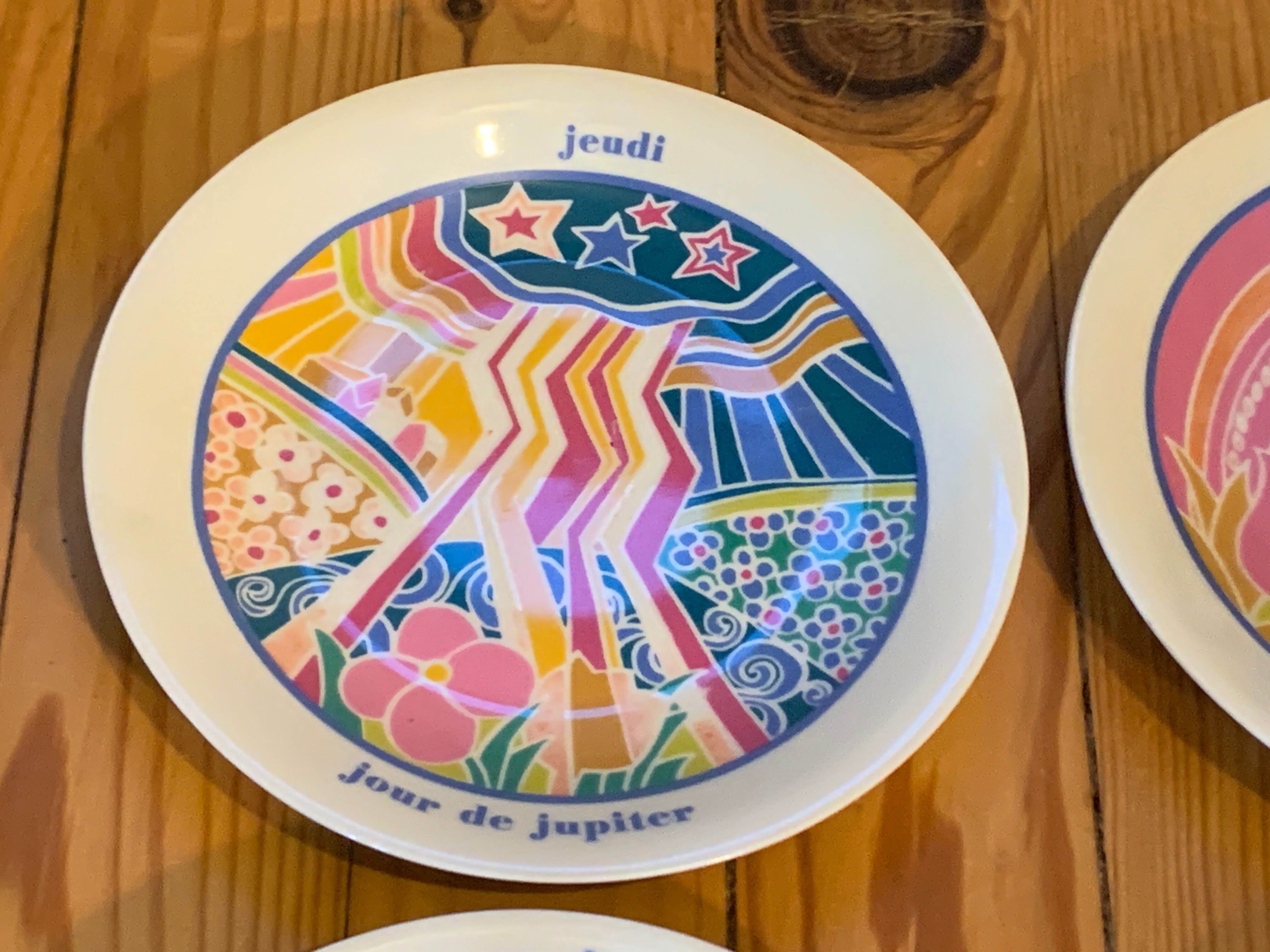 Flat colored porcelain plate, day of the week