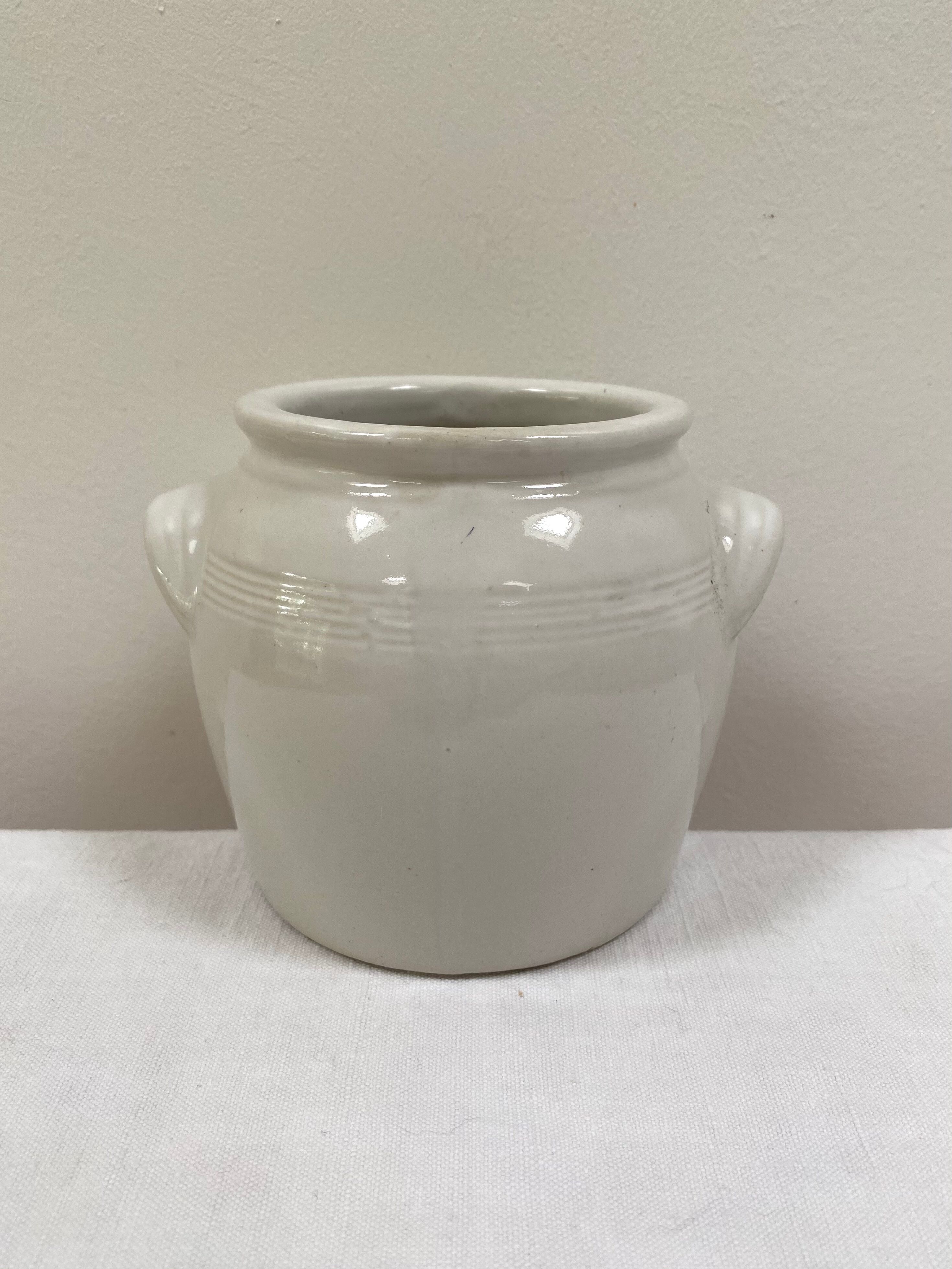 White pot in glazed stoneware