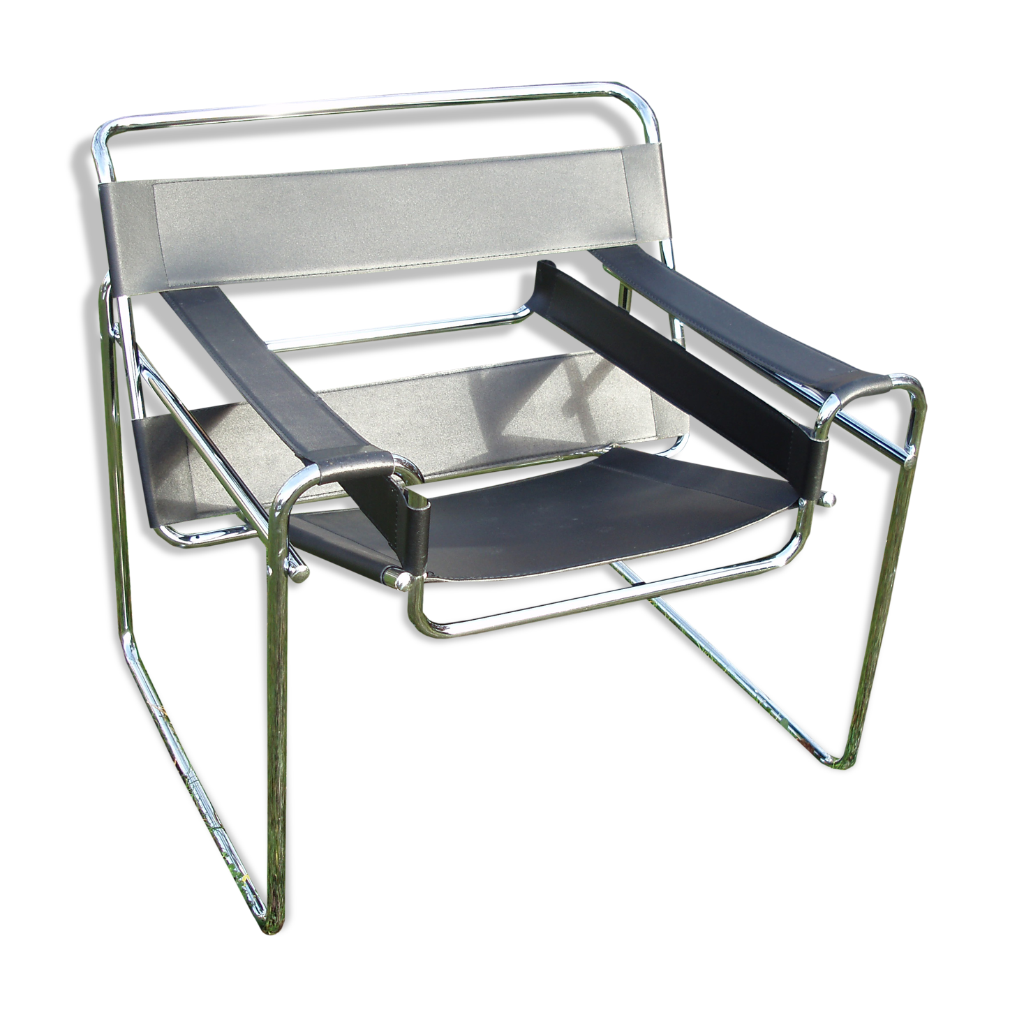 Wassilly chair in black and chrome leather byMarcel Breuer