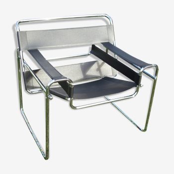 Wassilly chair in black and chrome leather byMarcel Breuer