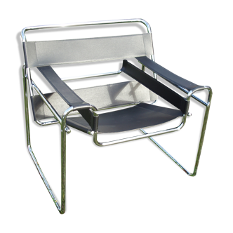 Wassilly chair in black and chrome leather byMarcel Breuer