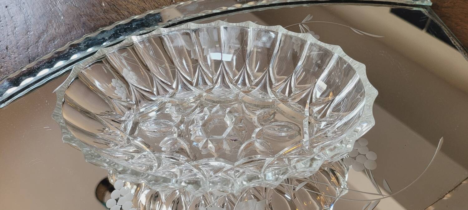 Chiseled glass pocket emptier