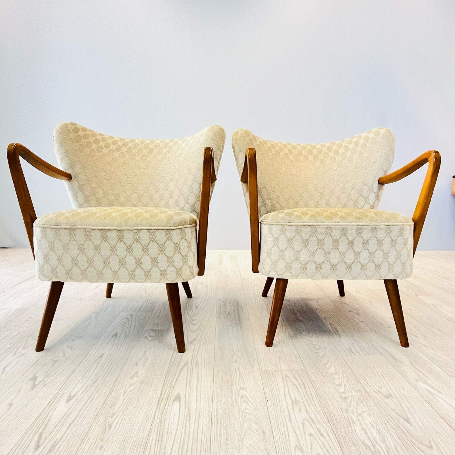 Pair cocktail chairs