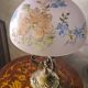 Lampe bronze  peinture sur abat jour signée verre 47x28