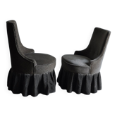 Fauteuil Mid-Century marron en tissu avec jupe, structure bois — années 1950