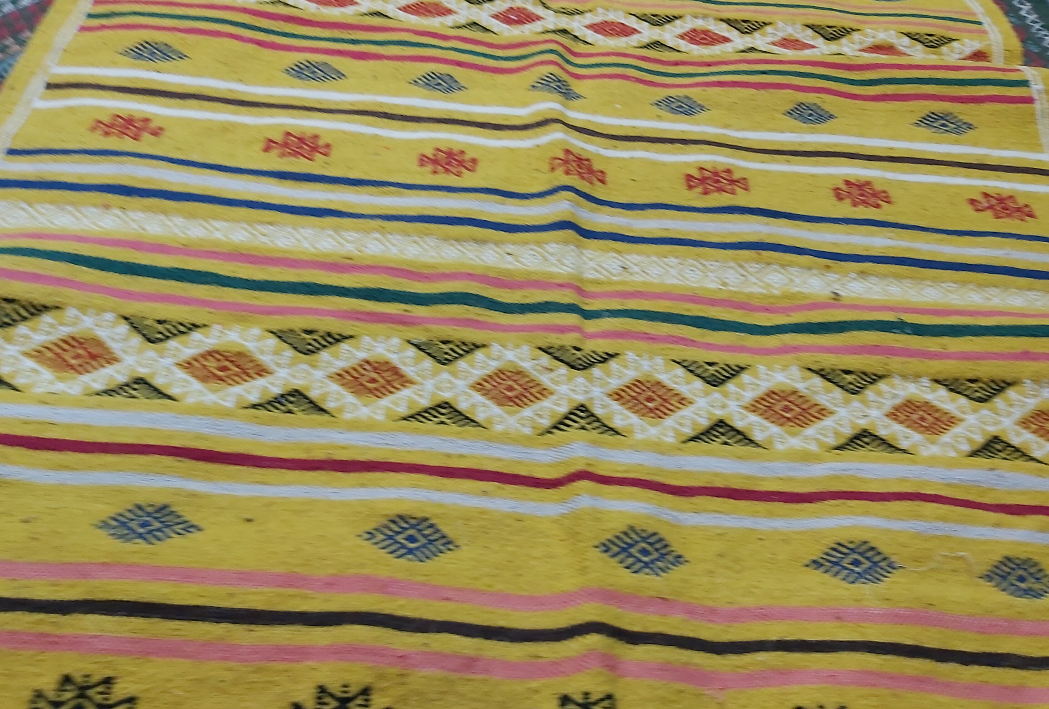 Hand-woven yellow kilim in pure wool 105×200cm