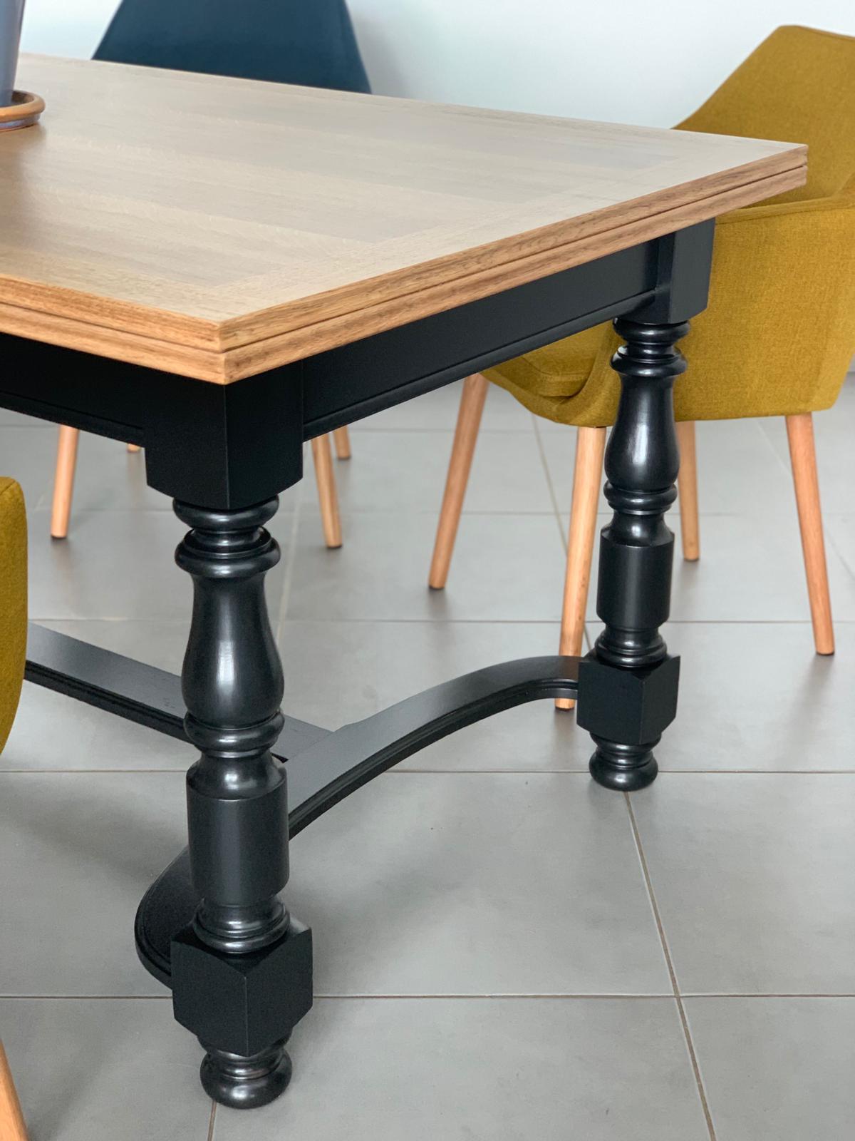 Adjustable oak farm table