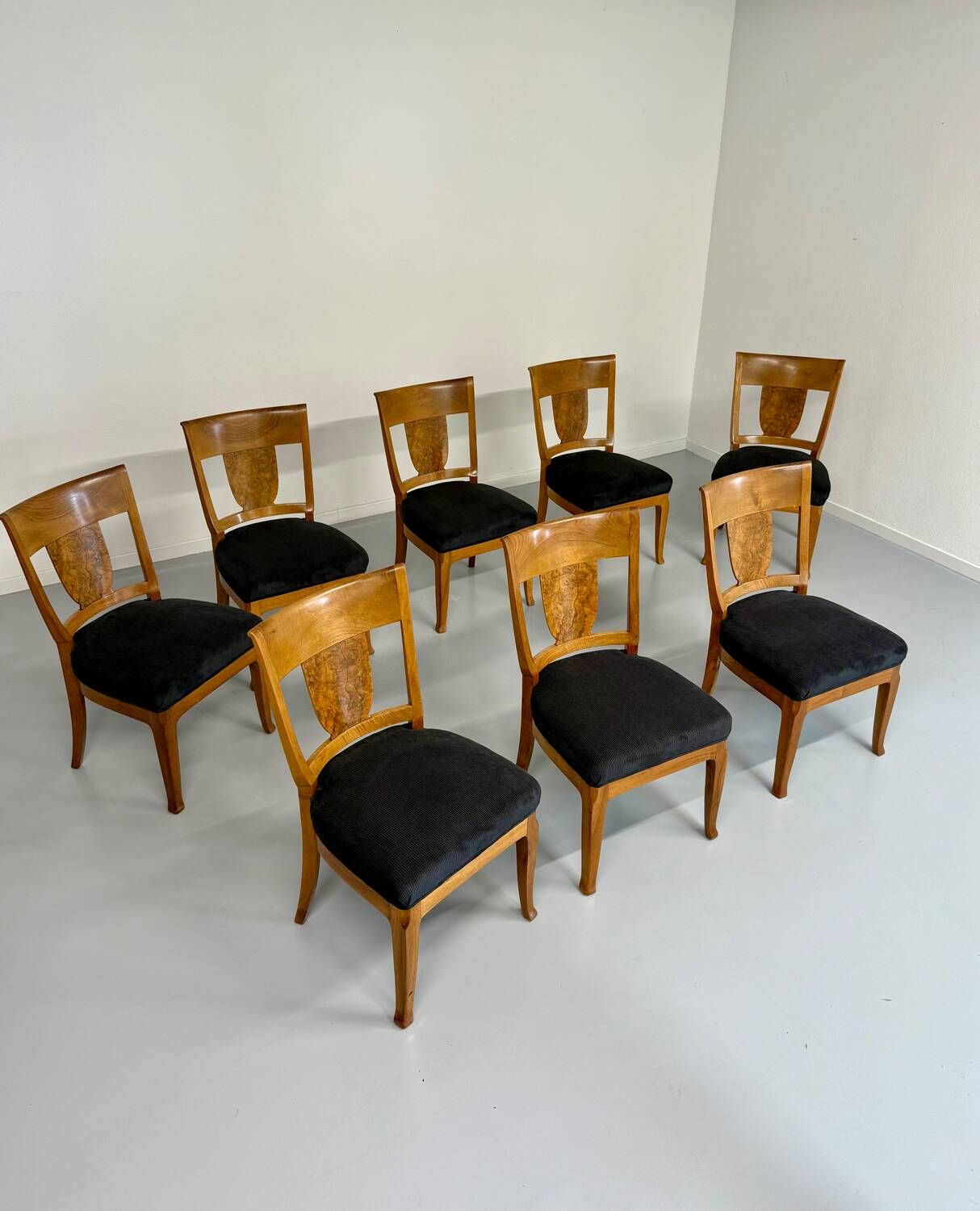 Set of 8 19th century Biedermeier art deco chairs in walnut with new upholstery