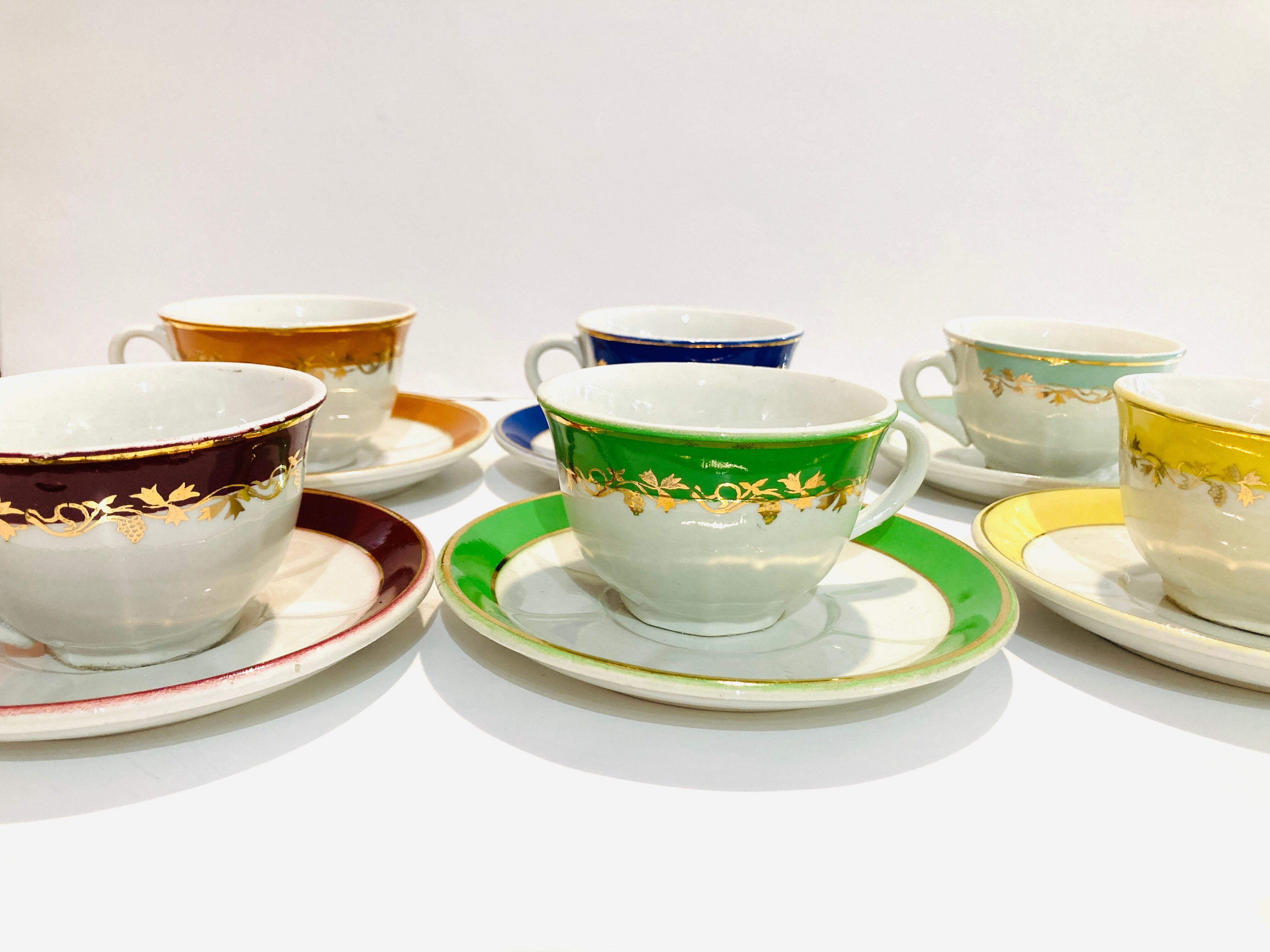 Set of 6 multicolor cups from the 50