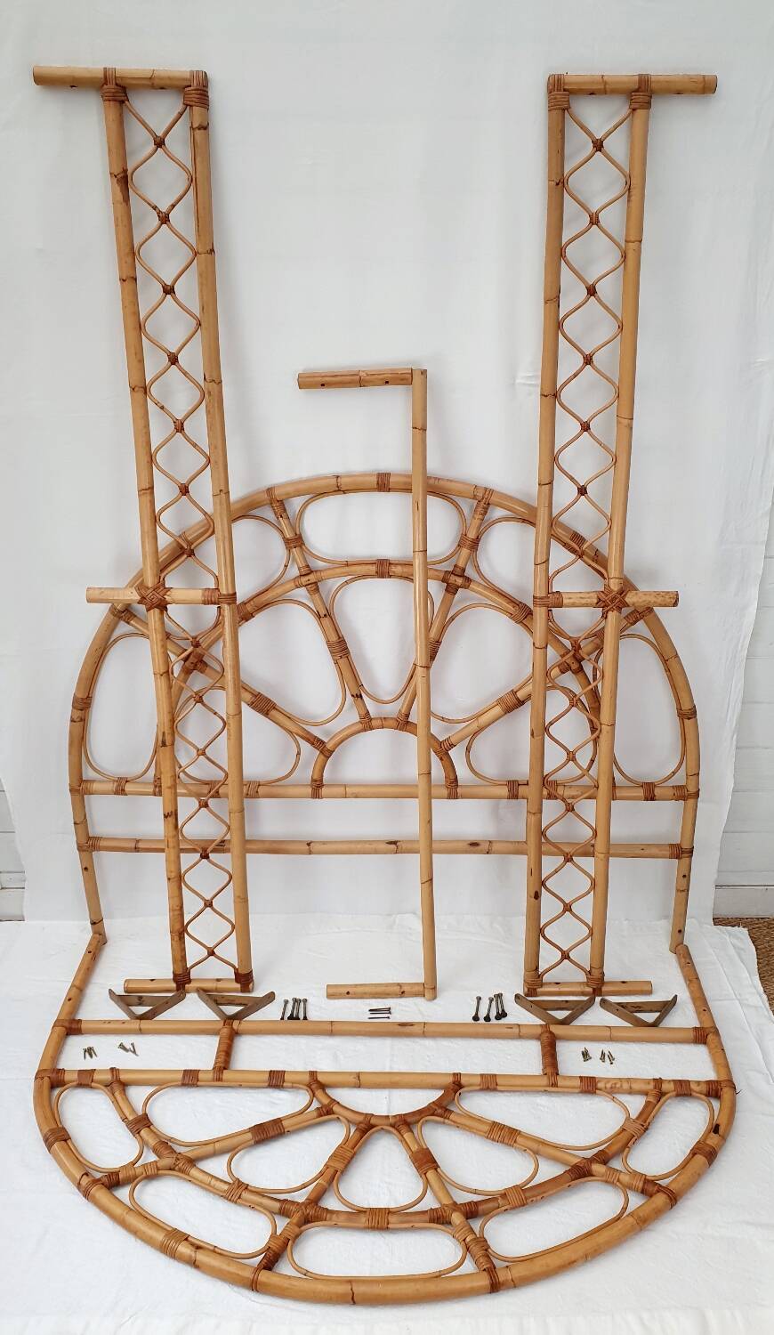 Vintage rattan bed for 2 people 140/190