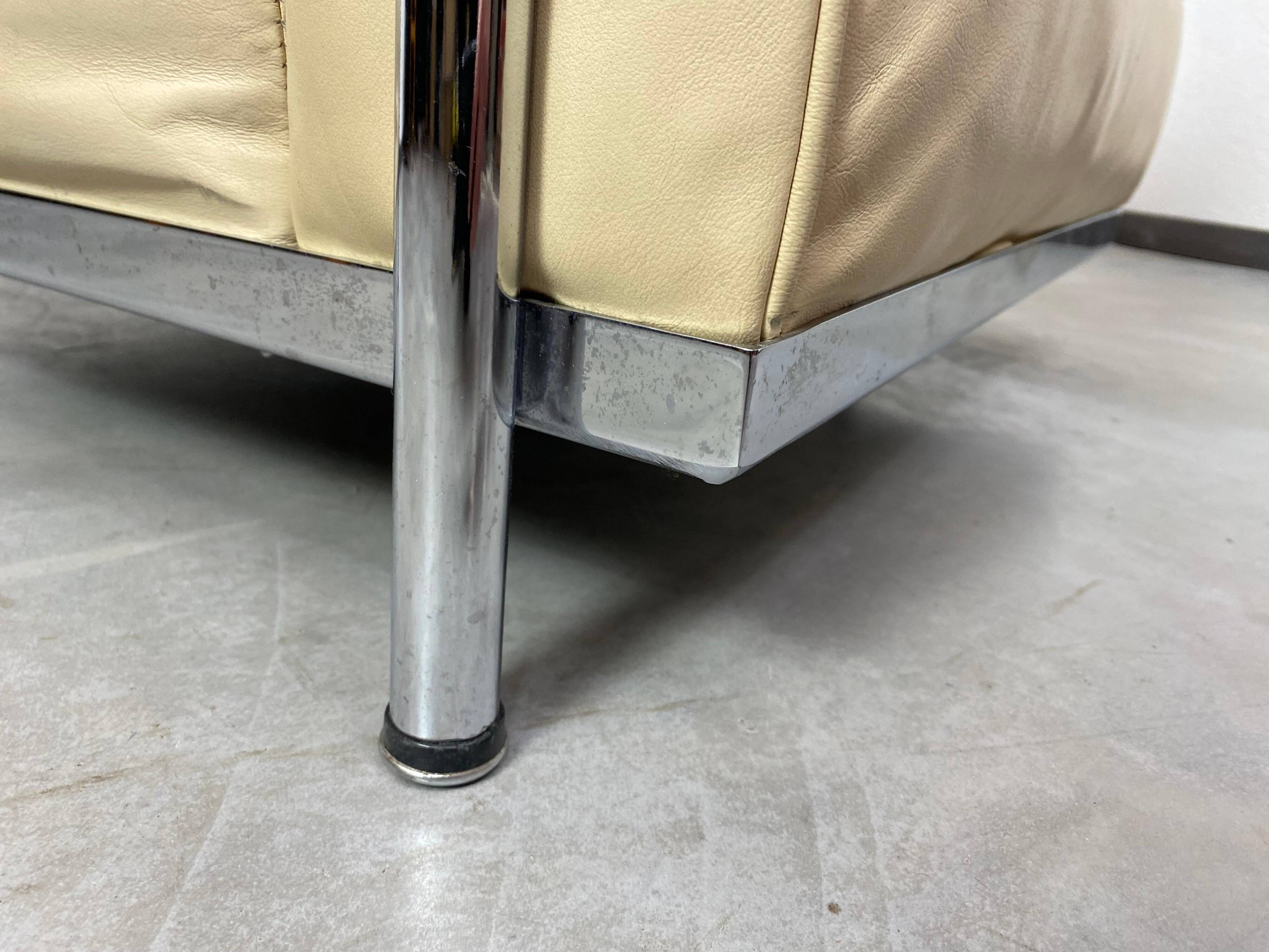 Fauteuils clubs en cuir blanc LC2 par Le Corbusier pour Cassina