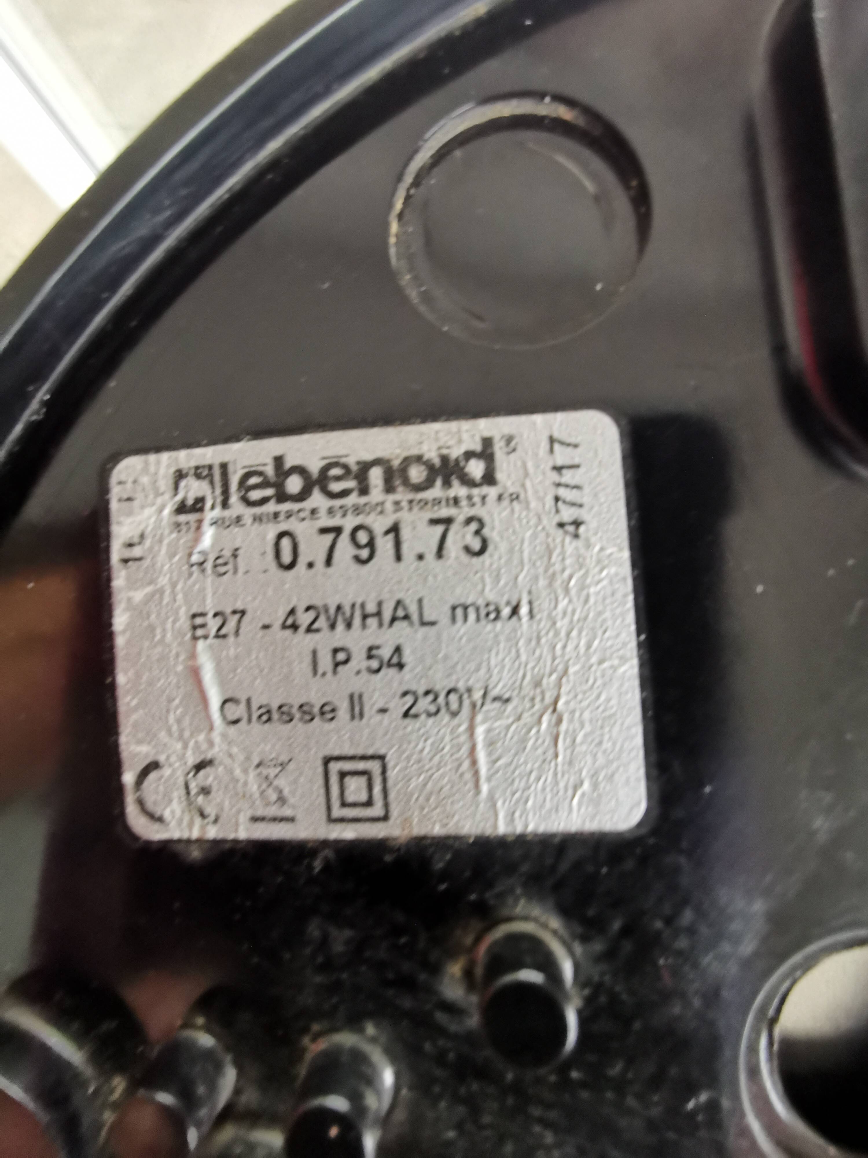 Compact Hublot wall light L’Ebénoid