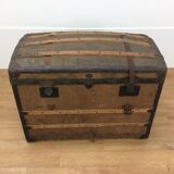 Bulging trunk at the tourist