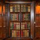 Bibliothèque Theodore Alexander en faux livres en laurier burl
