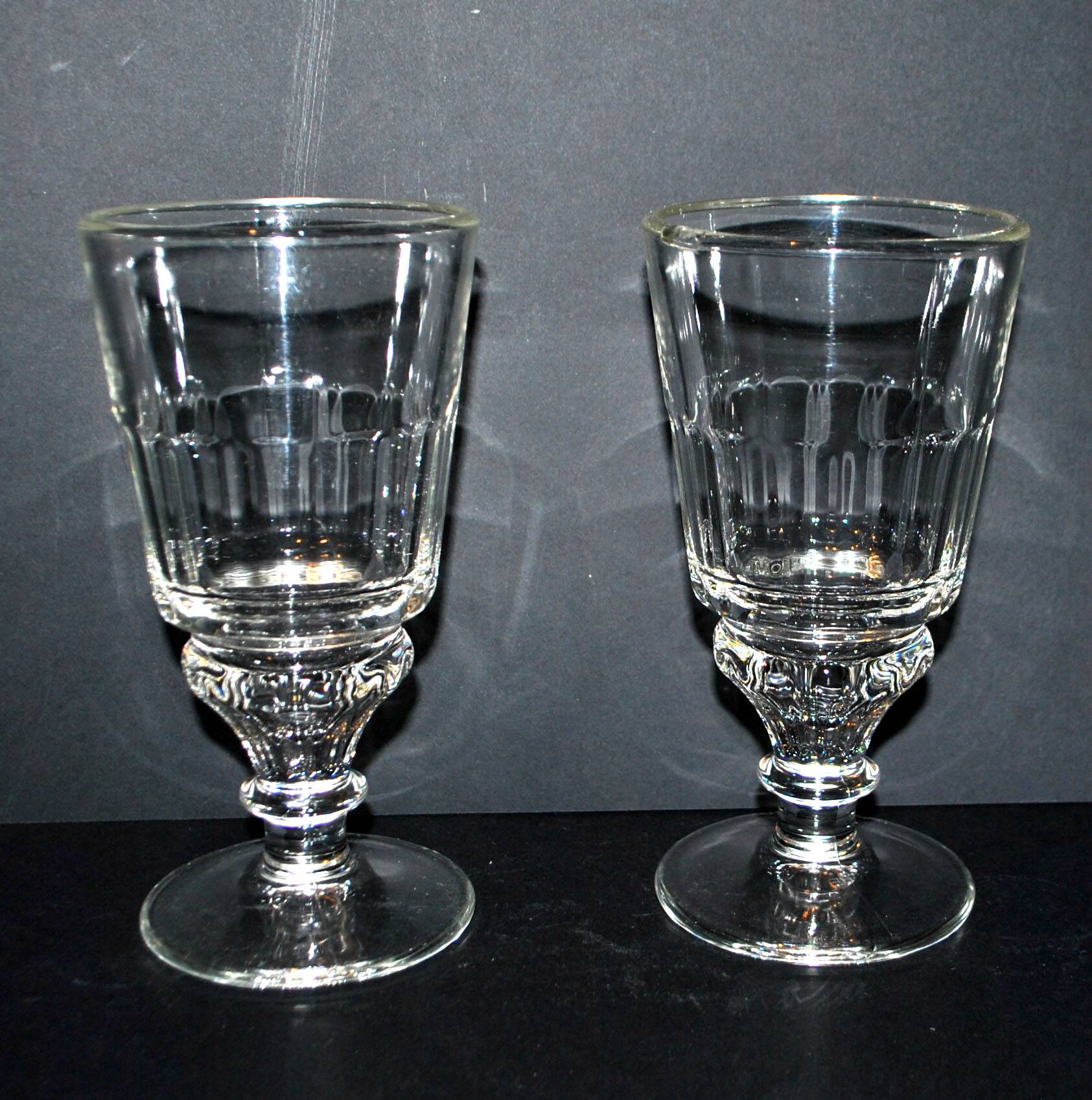 Lot de 2 verres à Absinthe en verre moulé vintage H16.5cm