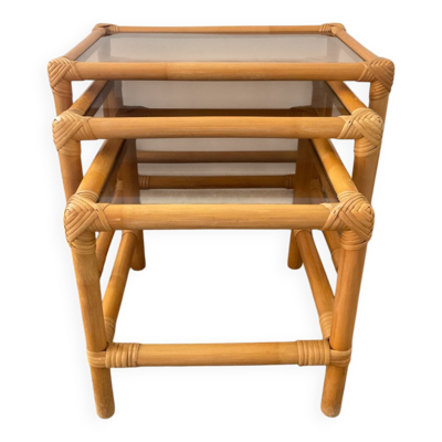 3 tables gigognes vintage en rotin et verre fumé années 70