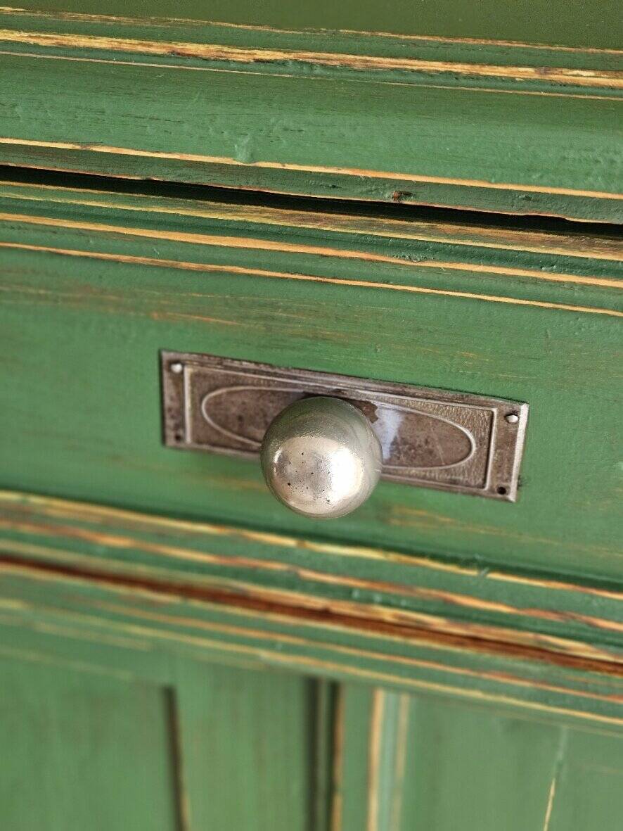 Antique cabinet in fir with green patina Metsä | Hector