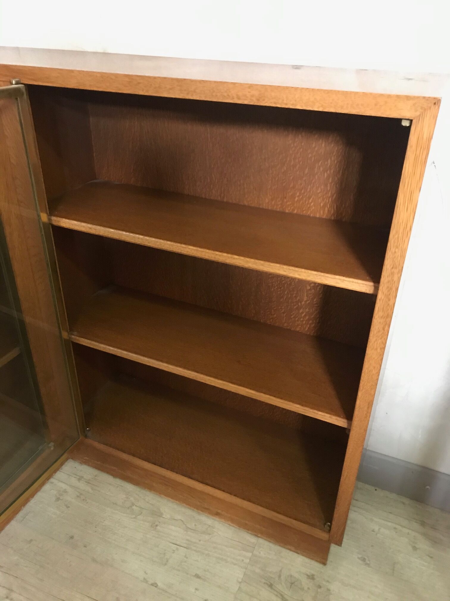 Furniture corner showcase