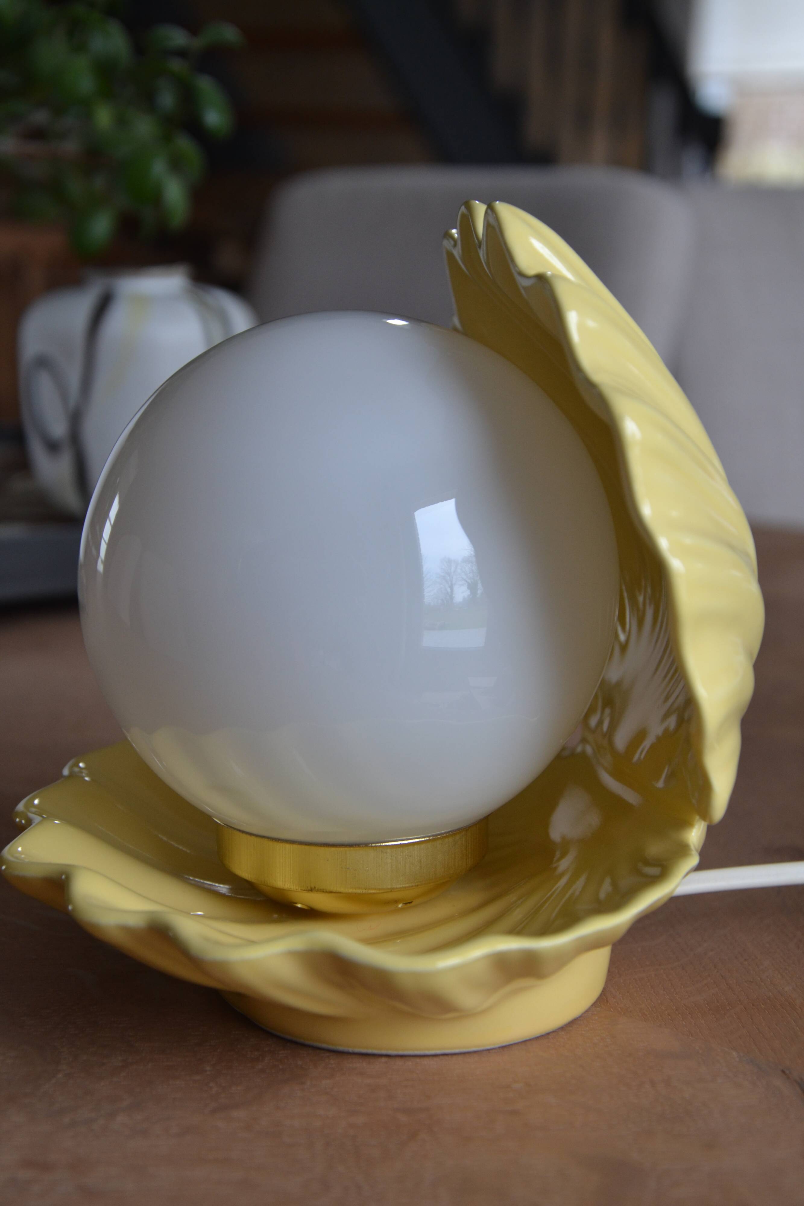 Porcelain and opaline shell lamp from the 70s-80s