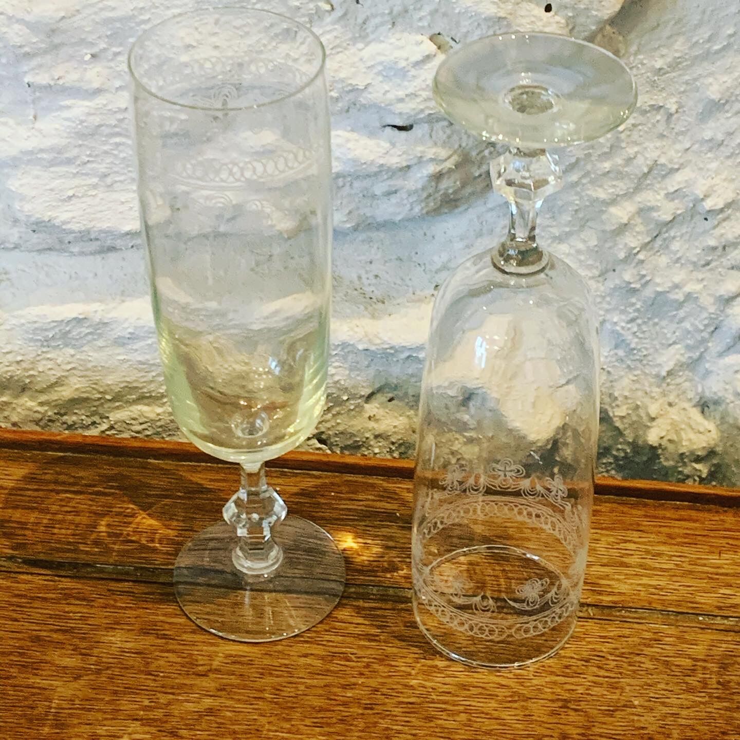 6 chiseled champagne flutes on vintage floral frieze pattern