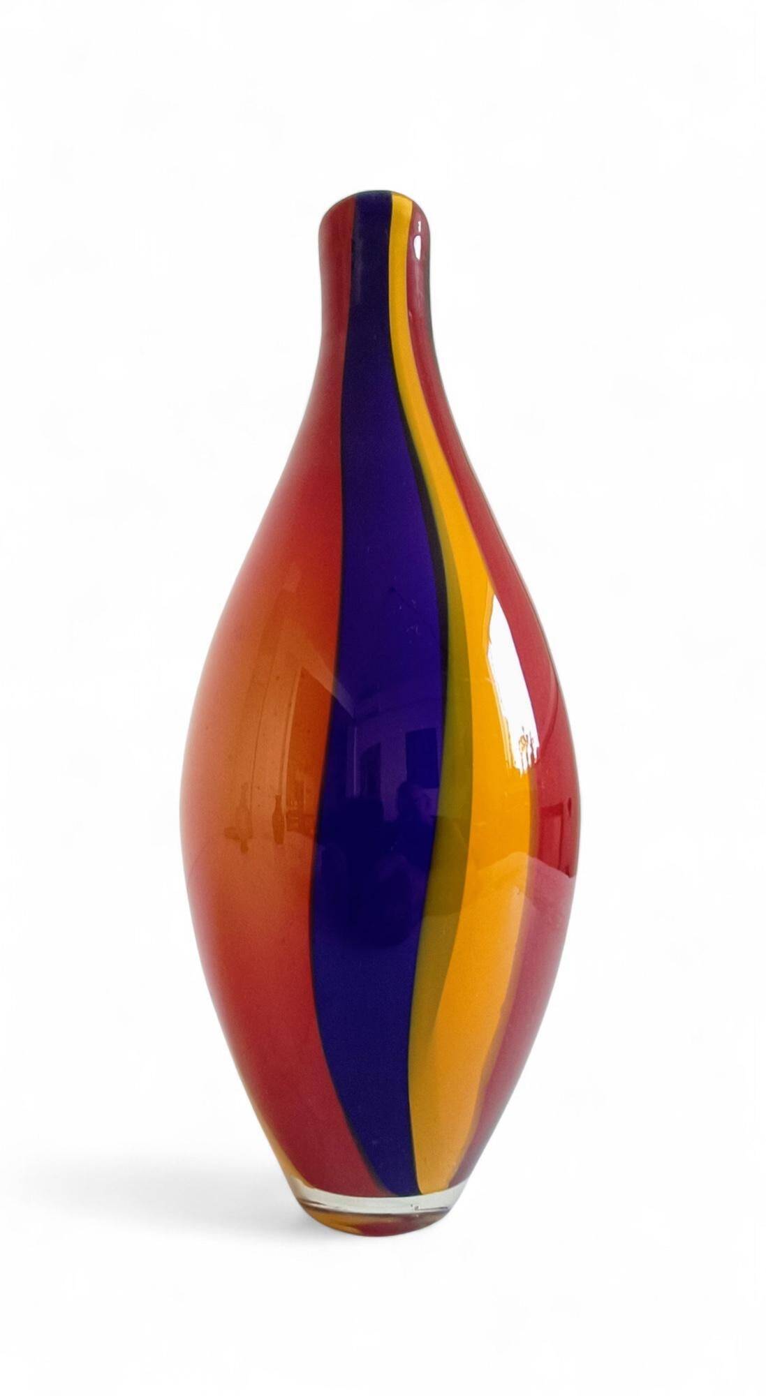 Vase en verre artistique soufflé à la main de Murano des années 1960, Italie