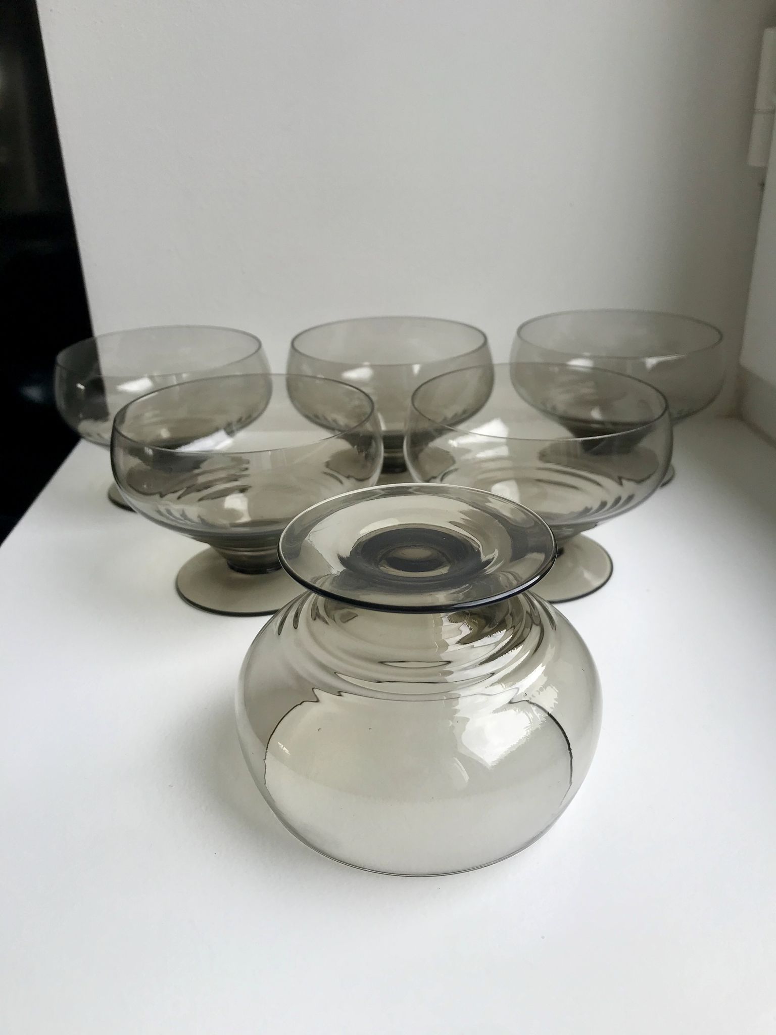Set of 6 art deco design champagne glasses in smoked glass 30s-40s