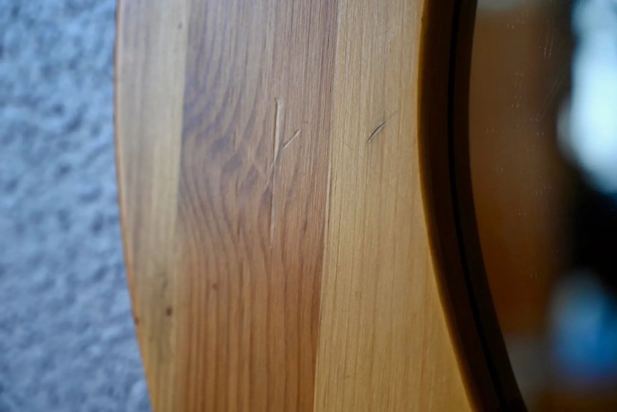 Vintage Scandinavian round wall mirror in solid pine from the 60s-70s.
