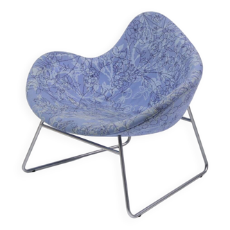 Modern shaped lounge chair