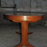 Baumann oval expandable table