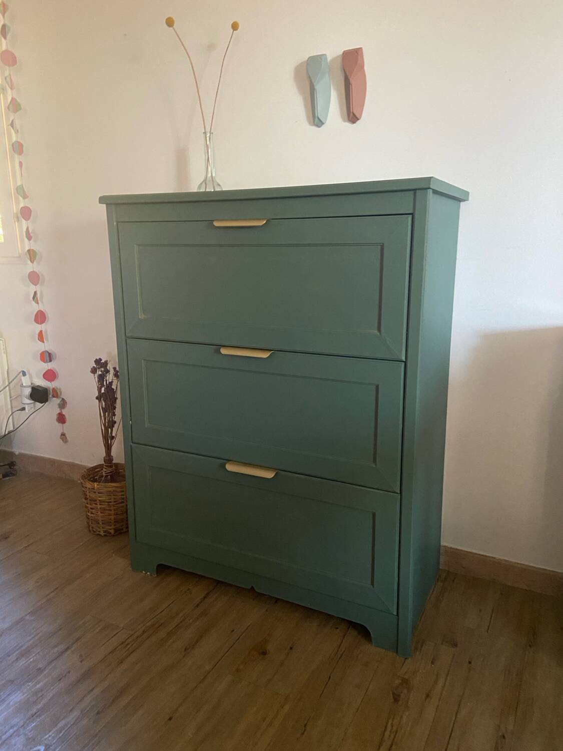 Green chest of drawers with 4 drawers